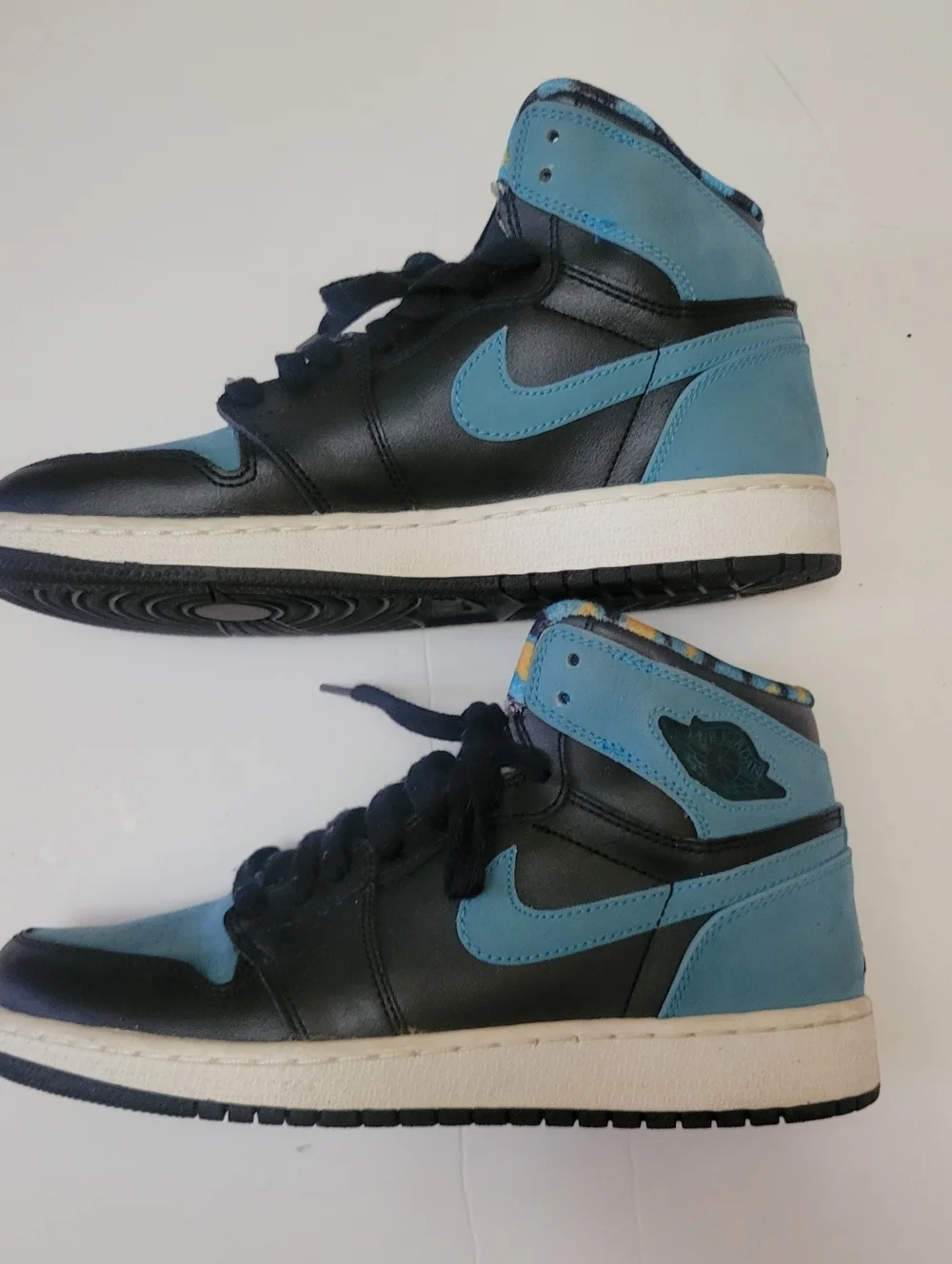 Rare Jordan High-Top Sneakers in Teal & Black with Patterned Lining‎ 6Y